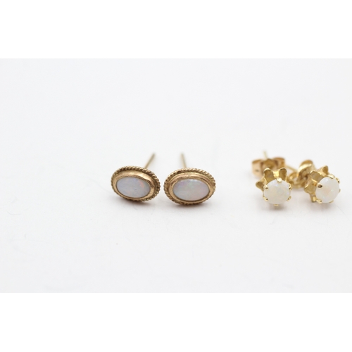 215 - 2x 9ct gold opal stud earrings (1.2g)