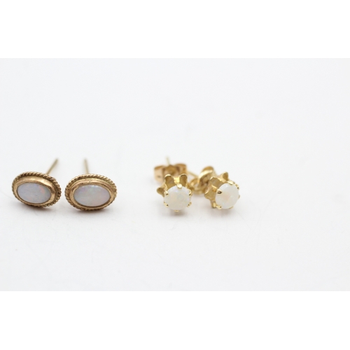 215 - 2x 9ct gold opal stud earrings (1.2g)