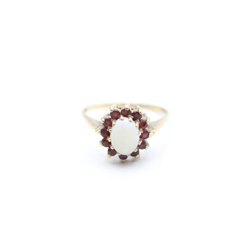 217 - 9ct gold vintage opal & garnet cluster ring (2.3g) Size P 1/2