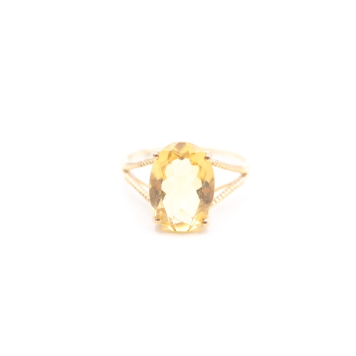 219 - 9ct gold vintage citrine set cocktail ring (3.1g) Size S