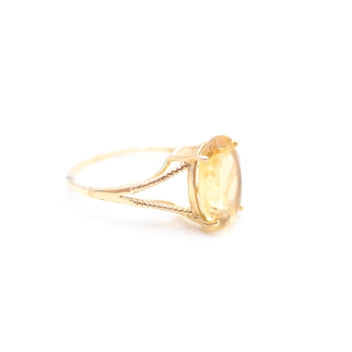 219 - 9ct gold vintage citrine set cocktail ring (3.1g) Size S