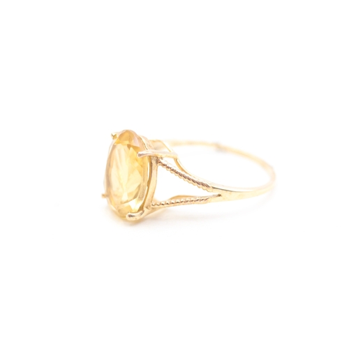 219 - 9ct gold vintage citrine set cocktail ring (3.1g) Size S