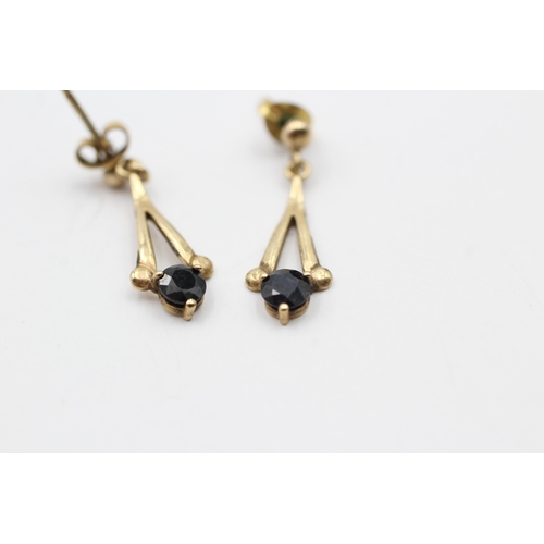 224 - 9ct gold sapphire drop earrings (1.4g)