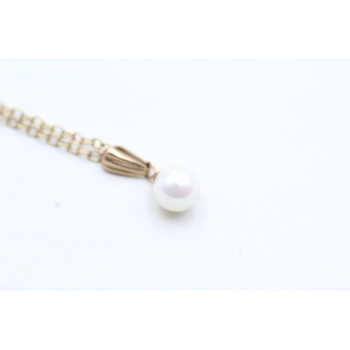 227 - 9ct gold cultured pearl pendant necklace (2.8g)