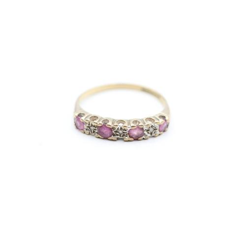 229 - 9ct gold ruby and diamond set seven stone eternity ring (1.5g) Size K