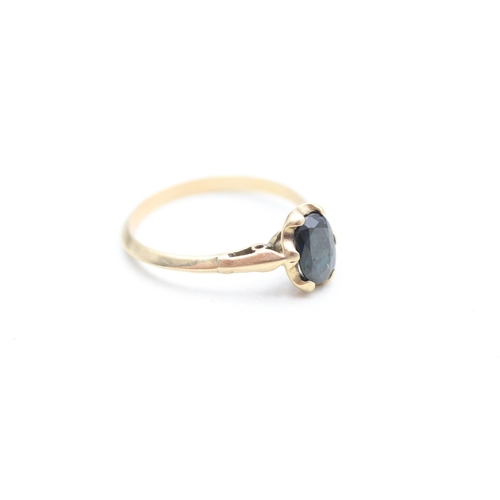 230 - 9ct gold sapphire set solitaire ring (1.8g) Size O