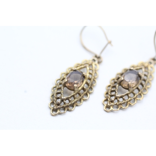 232 - 9ct gold smokey quartz patterned drop earrings (2.9g)