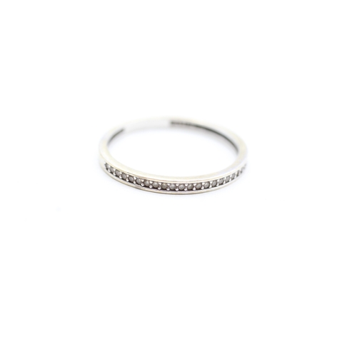 237 - 14ct white gold cubic zirconia set eternity ring (1.3g) Size P