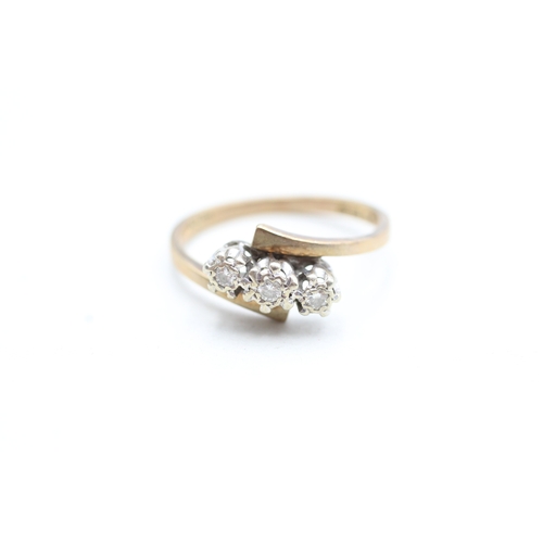 242 - 9ct gold vintage diamond set trilogy ring (2.3g) Size N