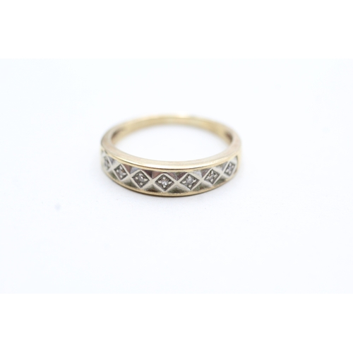 248 - 9ct gold diamond set seven stone eternity ring (2.1g) Size M