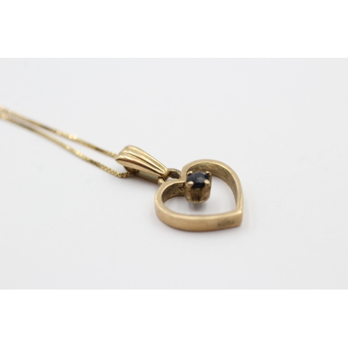 25 - 9ct gold sapphire heart pendant on chain (1.9g)