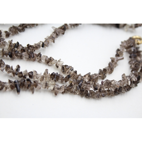 250 - 9ct gold clasp smokey quartz chip beads necklace (48g)