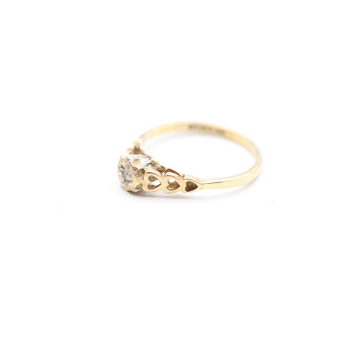 32 - 9ct gold diamond set solitaire ring (1.4g) Size N