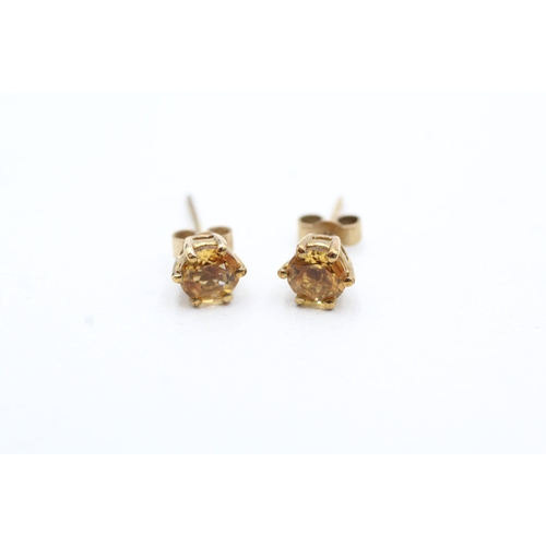 36 - 9ct gold citrine stud earrings (1.1g)