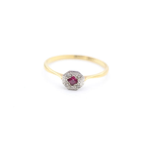 42 - 18ct gold and platinum set diamond and ruby set cluster ring (1.8g) - misshapen Size M