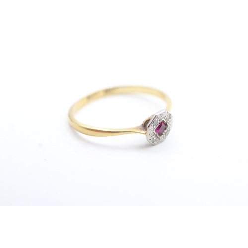 42 - 18ct gold and platinum set diamond and ruby set cluster ring (1.8g) - misshapen Size M