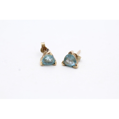 53 - 9ct gold topaz triangle earrings (0.8g)