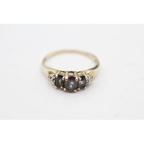 71 - 9ct gold mystic topaz and diamond trilogy ring (2g) Size O