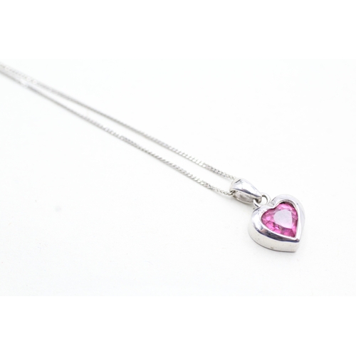 73 - 9ct gold heart cut enhanced pink topaz set pendant necklace (2.5g)