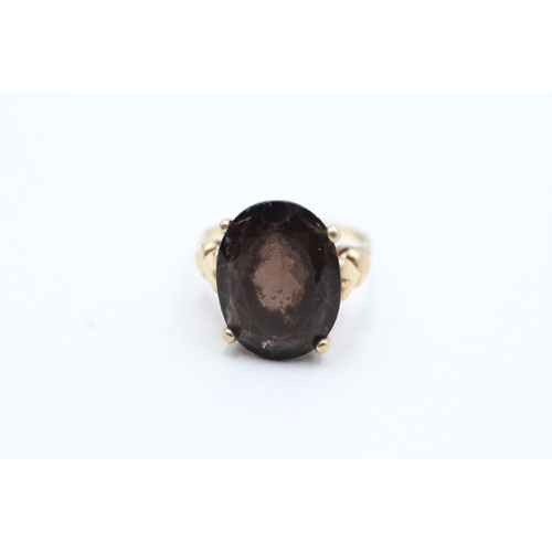 77 - 9ct gold smoky quartz cocktail ring with heart shoulder detail (4.1g) Size N