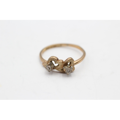 80 - 9ct gold diamond twin stone heart ring (1.7g) Size M