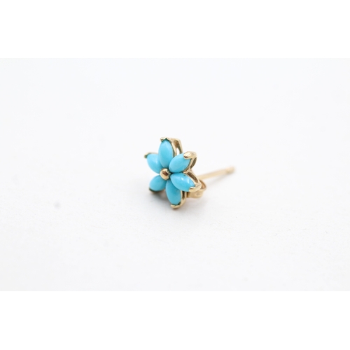 84 - 9ct gold faux turquoise floral stud earrings (1.2g)