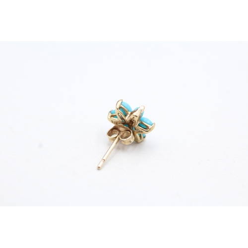 84 - 9ct gold faux turquoise floral stud earrings (1.2g)