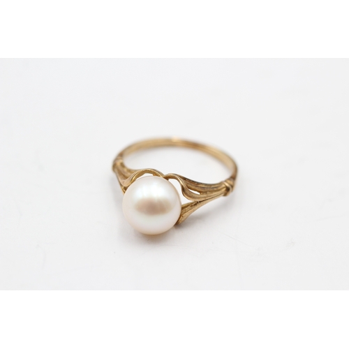 89 - 9ct gold cultured pearl single stone ring (2.4g) Size M 1/2