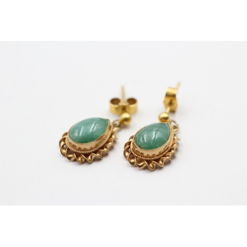 9 - 9ct gold jade drop earring (2.8g)