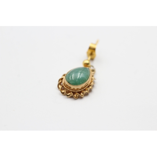 9 - 9ct gold jade drop earring (2.8g)