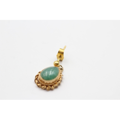 9 - 9ct gold jade drop earring (2.8g)