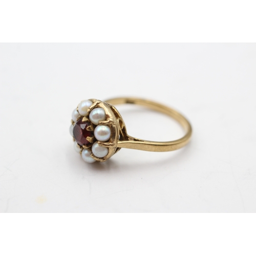 90 - 9ct gold garnet and cultured pearl halo ring (3.7g) Size O