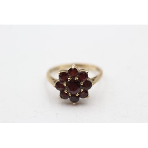 91 - 9ct gold garnet halo ring (2.7g) Size L