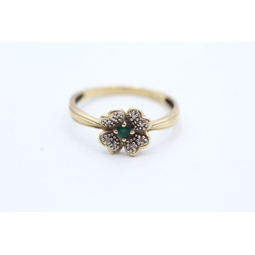 93 - 9ct gold chrysoprase and diamond flower ring (1.5g) Size Q 1/2