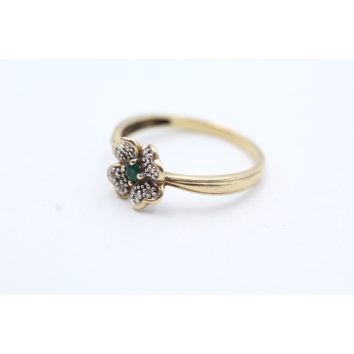 93 - 9ct gold chrysoprase and diamond flower ring (1.5g) Size Q 1/2