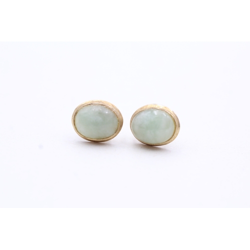 95 - 9ct gold jade cabochon stud earrings (1.2g)