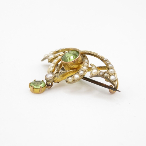 466 - 9ct gold peridot and pearl brooch (3.3g)