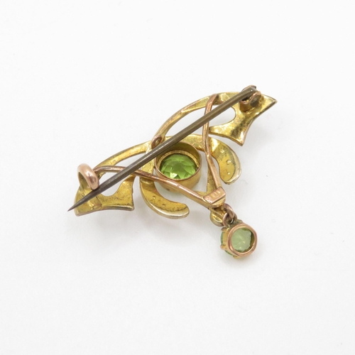 466 - 9ct gold peridot and pearl brooch (3.3g)