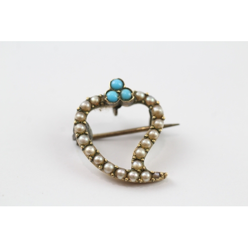 102 - 15ct gold pearl and turquoise set crowned heart brooch (3.5g)