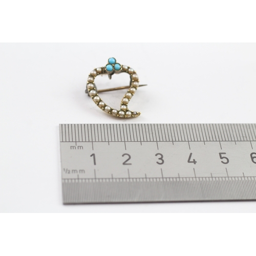 102 - 15ct gold pearl and turquoise set crowned heart brooch (3.5g)