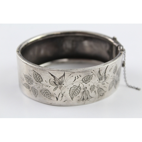 103 - A Victorian silver bangle (33g)