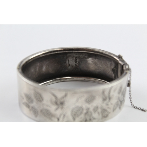 103 - A Victorian silver bangle (33g)