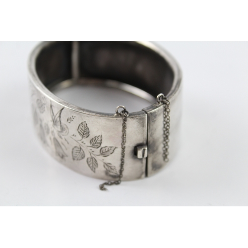 103 - A Victorian silver bangle (33g)