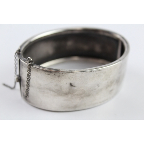 103 - A Victorian silver bangle (33g)