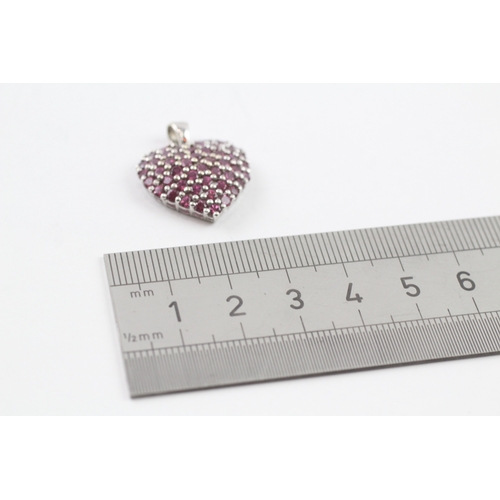 107 - 9ct gold garnet set heart pendant (3.5g)