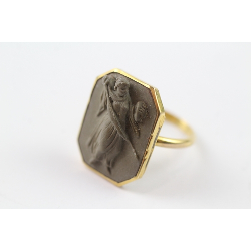 11 - 10ct gold antique lavastone cameo ring (3.6g) Size N