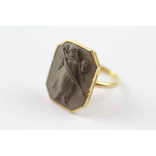 11 - 10ct gold antique lavastone cameo ring (3.6g) Size N