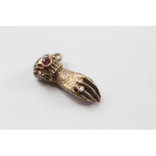 119 - 9ct gold antique garnet, ruby and diamond hand pendant (3g)