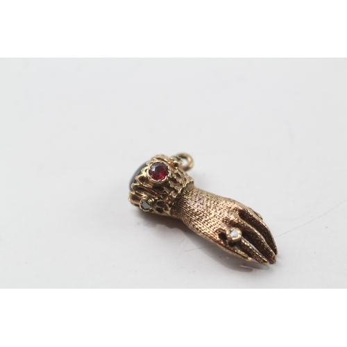 119 - 9ct gold antique garnet, ruby and diamond hand pendant (3g)