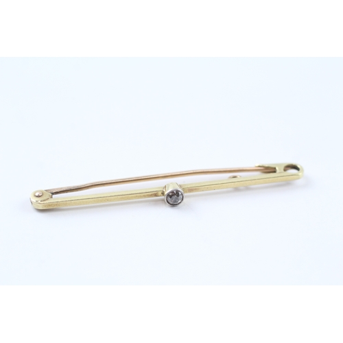 124 - 15ct gold diamond set bar brooch (1.7g)